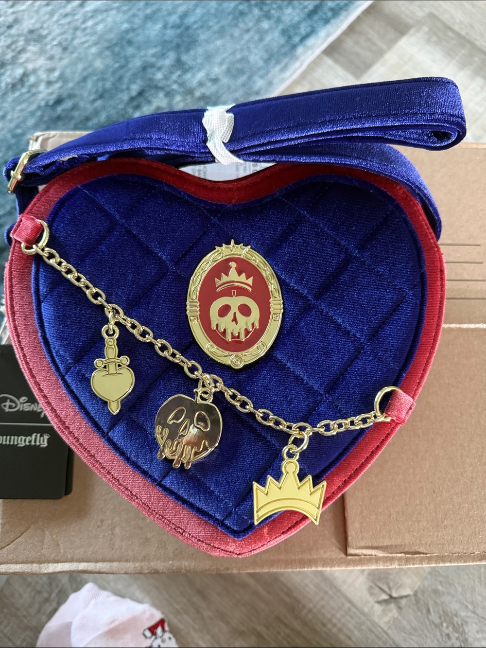 Evil Queen Heart-Shaped Velvet Chain Crossbody - Blue & Red